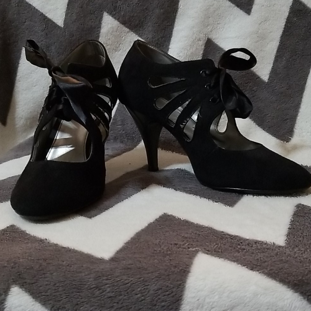 Gisela Black Heels with Ribbon Ties